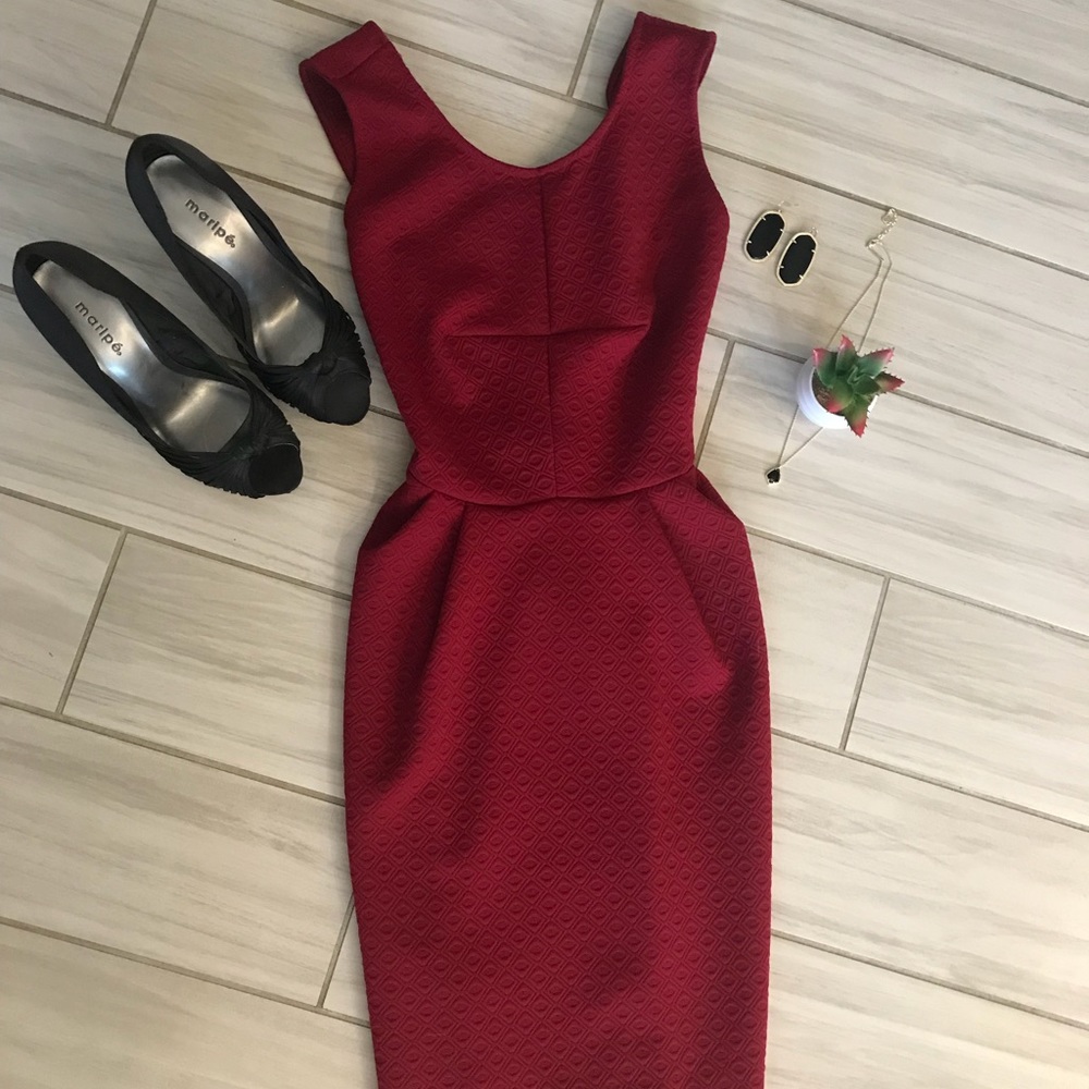 LN Gilli Red Cross Back Dress - Picture 2 of 3